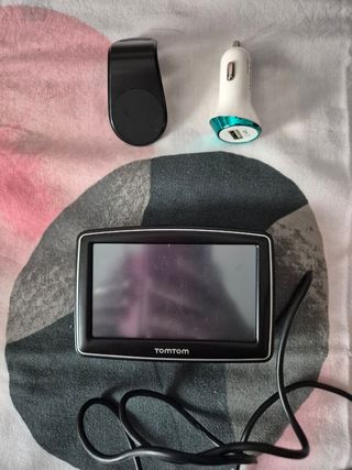 GPS Tomtom con cargador y soporte