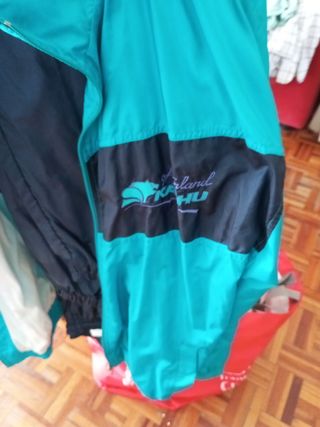 Chándal deportivo KAHU negro y turquesa