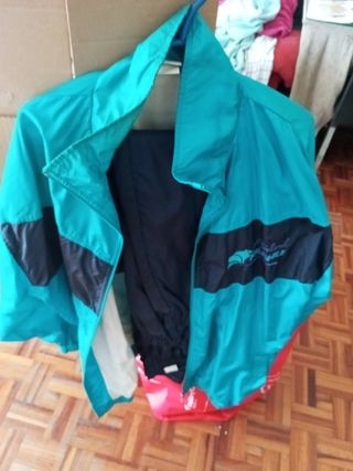 Chándal deportivo KAHU negro y turquesa