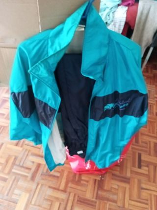 Chándal deportivo KAHU negro y turquesa