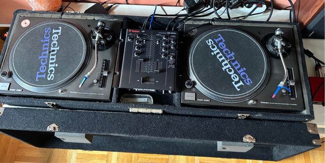 2 Platos Technics + Mesa Vestax en Flight Case