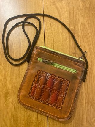 Bolso de cuero marrón y verde.NUEVO. Argentina