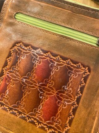 Bolso de cuero marrón y verde.NUEVO. Argentina