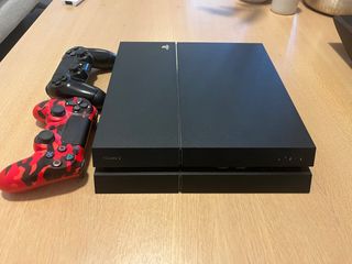 PS4 (PlayStation 4) Negra + 2 Mandos