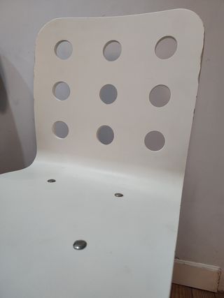 Silla de escritorio blanca con ruedas