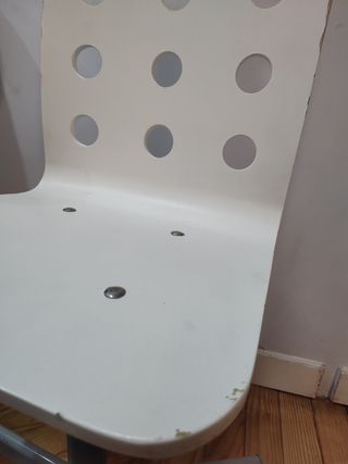Silla de escritorio blanca con ruedas