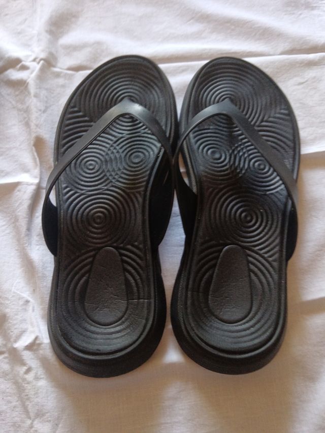 Infradito unisex nere
Buone condizioni generali