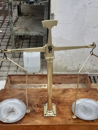 Balanza de precisión antigua