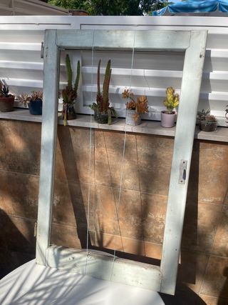 Marco ventana madera antiguo