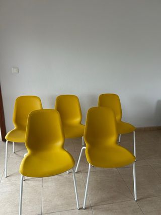 Sillas Ikea Leifarne Mostaza 
20€ cada una (hay 5)
