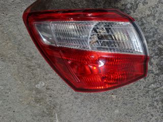 Faros delanteros, retrovisores,  luces traseras