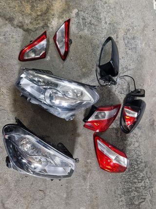 Faros delanteros, retrovisores,  luces traseras