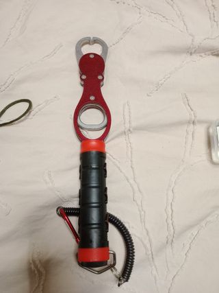 Pinza para peces depredadores roja