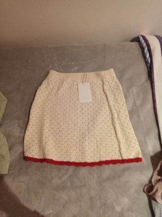 Falda Zara punto beige con rojo Talla 13 14