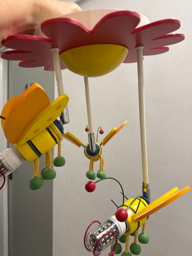 Lámpara infantil de techo con abejas