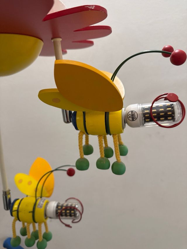 Lámpara infantil de techo con abejas