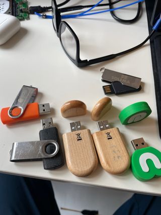 Lote de 7 memorias USB / Pendrives

