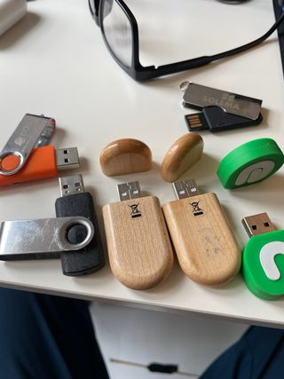 Lote de 7 memorias USB / Pendrives

