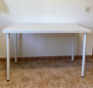 Mesa de escritorio blanca
