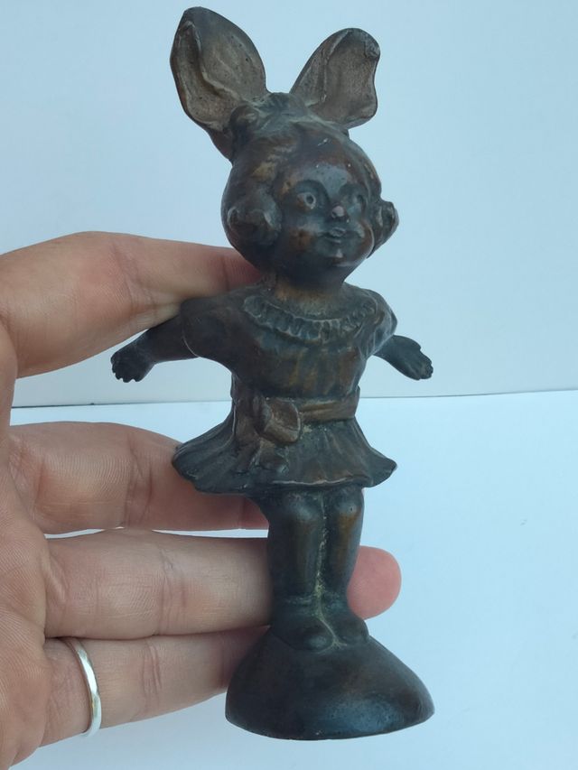 Mascota de coche antiguo l en bronce