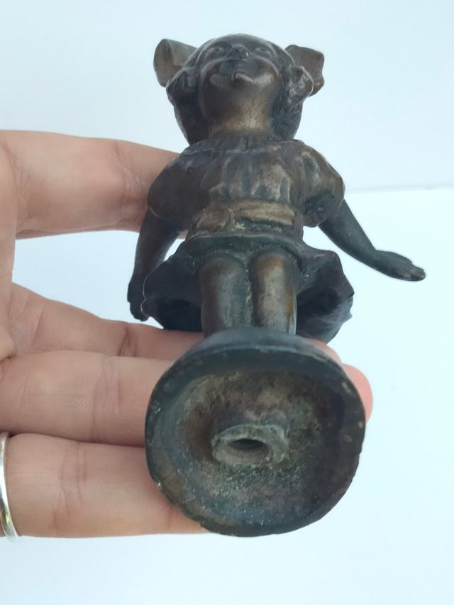 Mascota de coche antiguo l en bronce