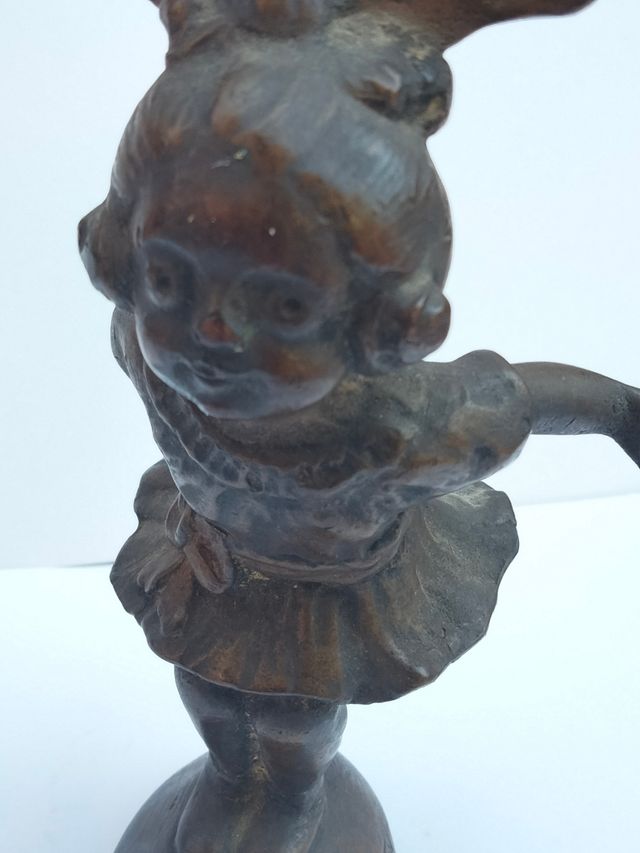 Mascota de coche antiguo l en bronce