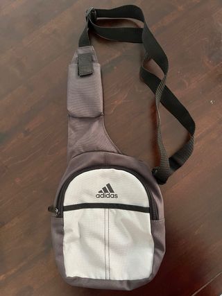 Bandolera Adidas gris y blanco