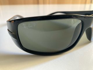 Gafas de sol Ray-Ban negras polarizadas