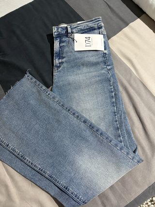 Pantalones campana Stradivarius