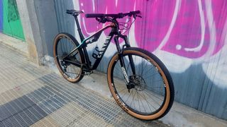 Bicicleta Canyon Lux 6.0 Pro Carbono L29