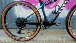 Bicicleta Canyon Lux 6.0 Pro Carbono L29