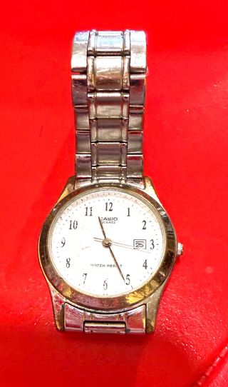 Reloj Casio Mujer Plata y Blanco