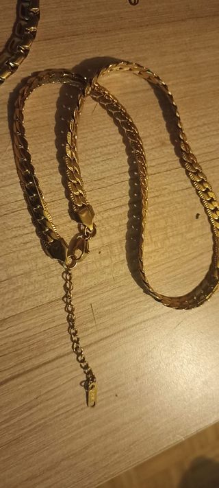 Collares dorados
