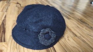 Cappello donna panno nero con fiore