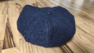 Cappello donna panno nero con fiore