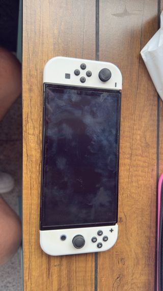 Se vende nintendo switch oled semi nueva 