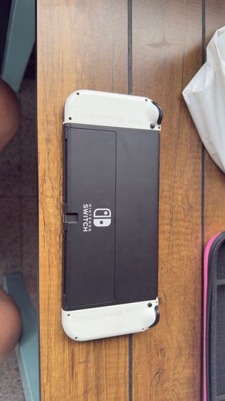Se vende nintendo switch oled semi nueva 
