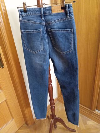 Pantalón vaquero mujer tiro alto, estrecho.