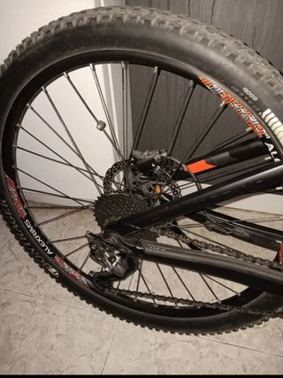 BICICLETA ELÉCTRICA TREK PERSONALIZADA CIUDAD M