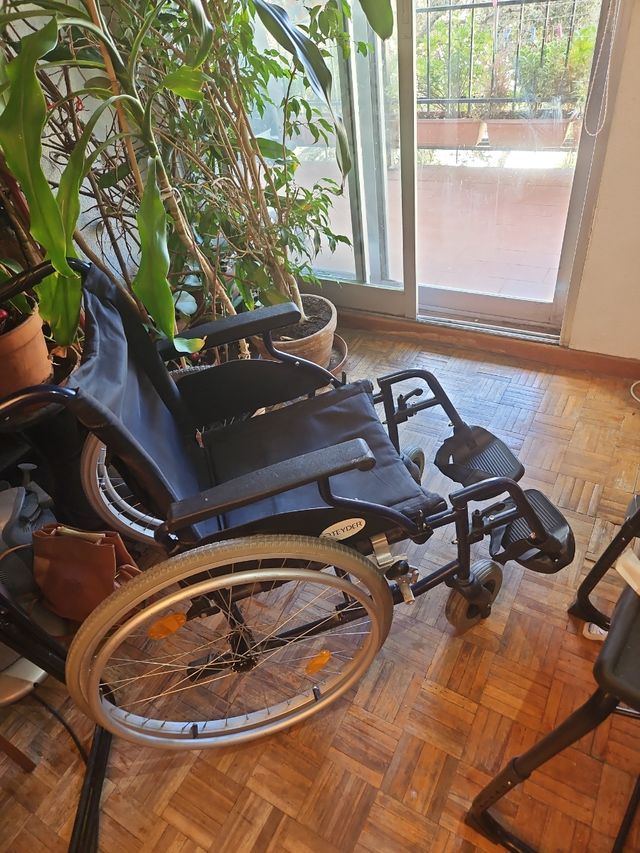 Silla de ruedas ortopédica