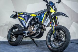 HUSQVARNA 701 SUPERMOTO ESCAPE ARROW * CARBONO * IMPECABLE * BREMBO *