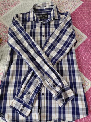 Camisa de cuadros en buen estado 
