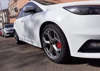 CHOLLO!!!
Neumáticos Kumho Solus 4S HA32 235/40 ZR