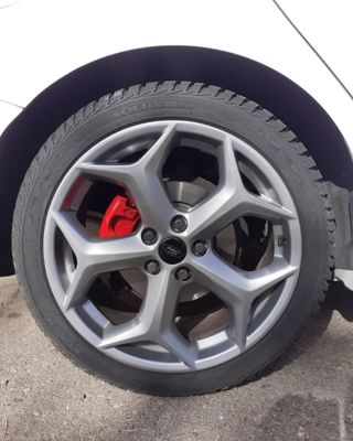 CHOLLO!!!
Neumáticos Kumho Solus 4S HA32 235/40 ZR