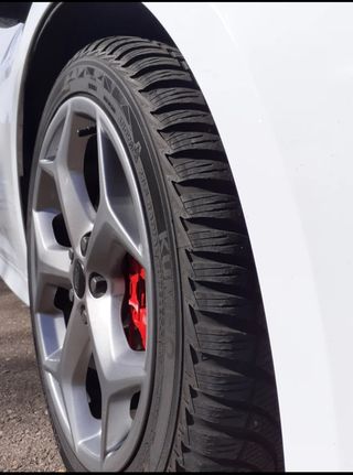CHOLLO!!!
Neumáticos Kumho Solus 4S HA32 235/40 ZR
