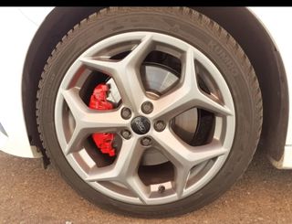 CHOLLO!!!
Neumáticos Kumho Solus 4S HA32 235/40 ZR