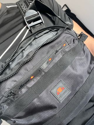 Bandolera pecho Ellesse negra