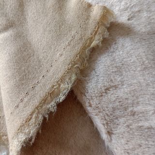 Tessuto ecopelliccia beige