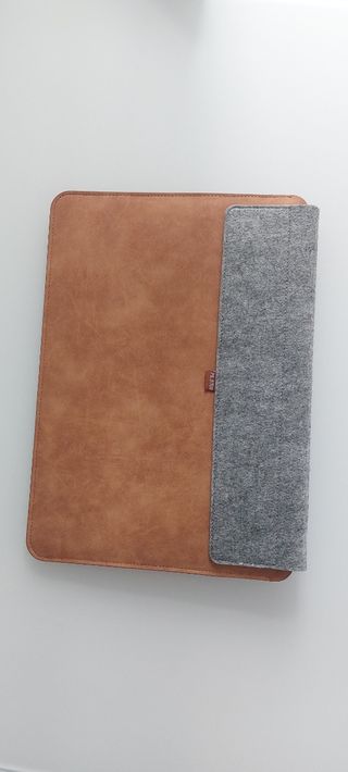 Funda portátil/portadocumentos marrón y gris
