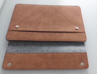 Funda portátil/portadocumentos marrón y gris
